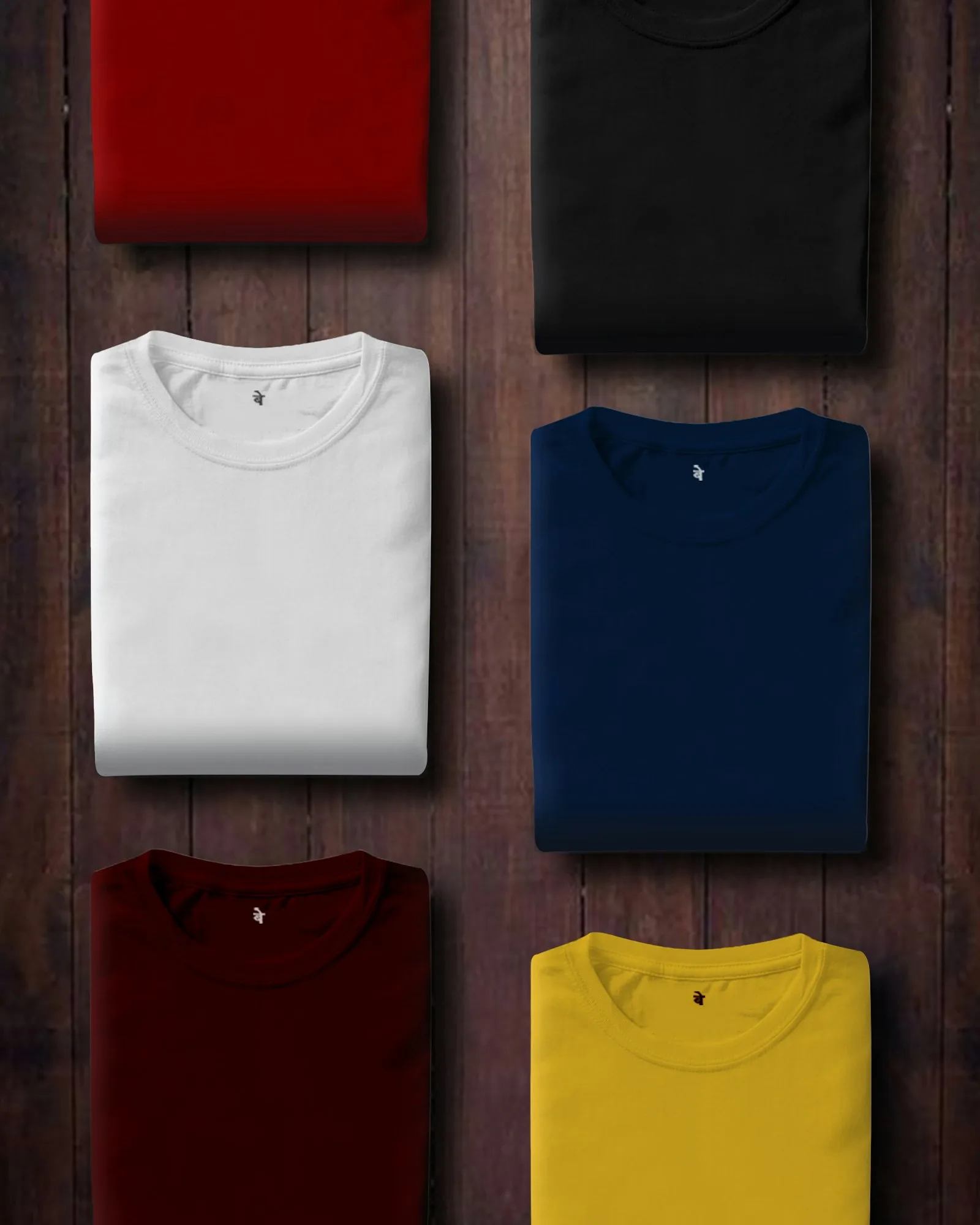 Playeras básicas dobladas